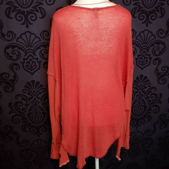 We the Free/Free People Long Sleeve V Neck Oversized Slouchy Red Top with Thumn - Picture 5 of 10